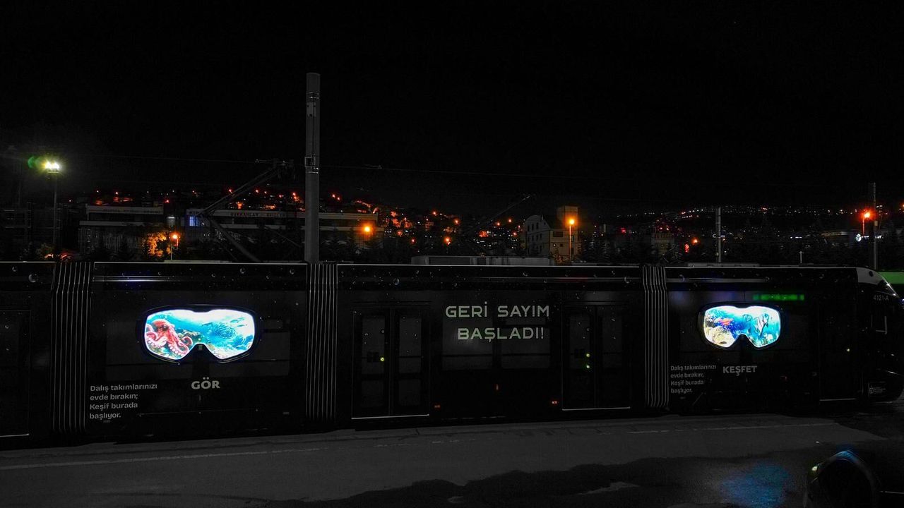 Şehrin İçinden Deniz Geçiyor! Kocaeli'de Tramvaylar Su Altı Dünyasına Dönüştü