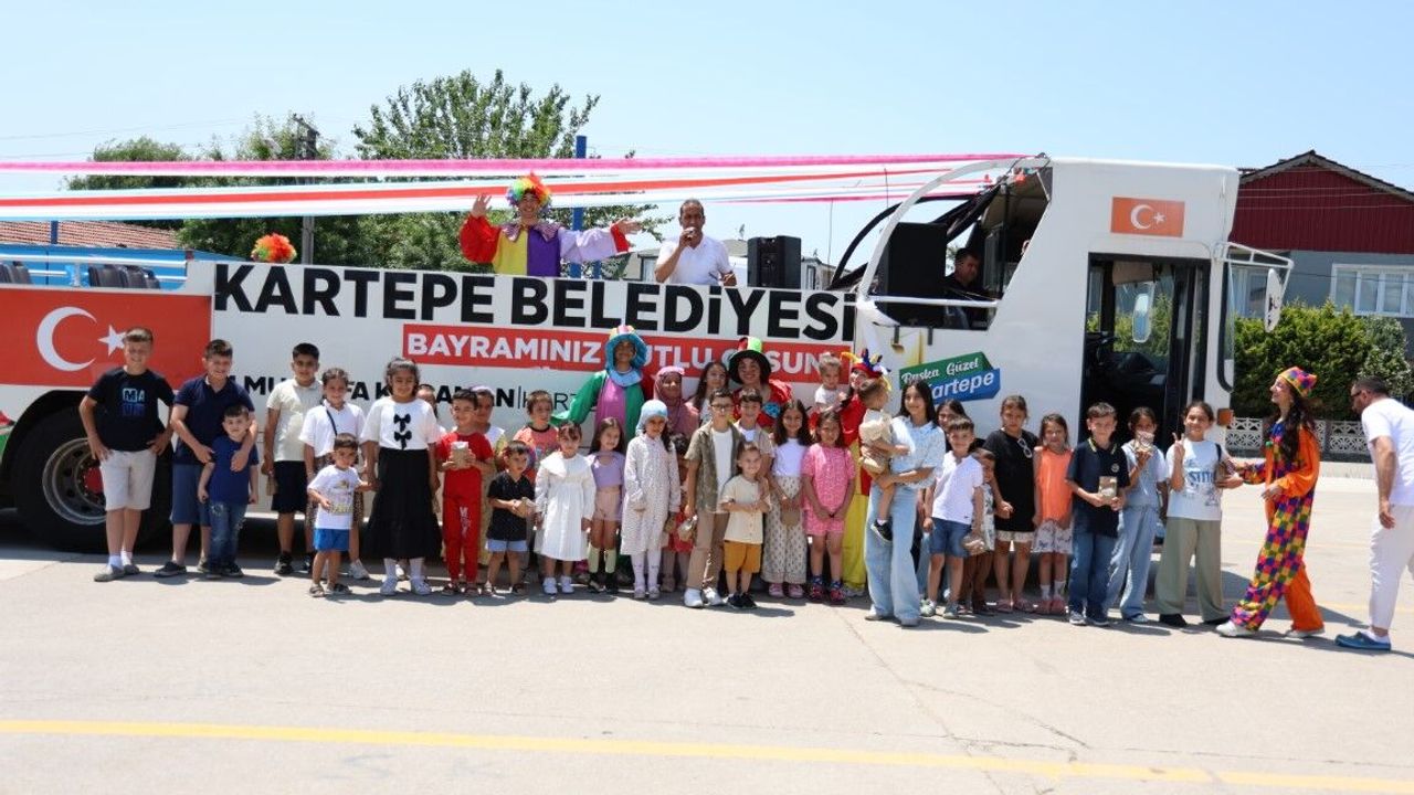 Kartepe Belediyesi'nden Bayram Otobüsü Müjdesi: 4 Gün Boyunca Çocuklara Eğlence ve Hediye Yağacak