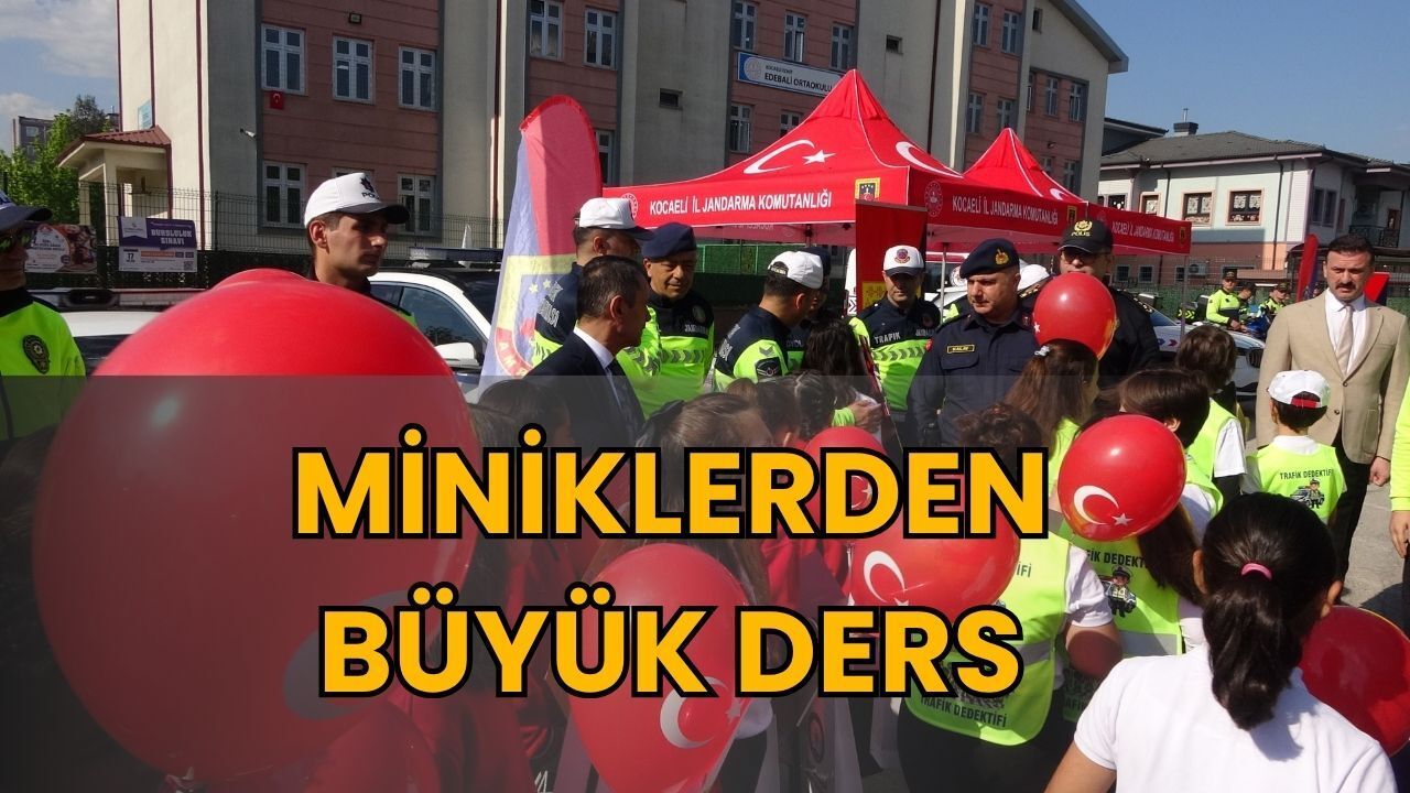 Miniklerden Büyük Ders: 23 Nisan İlkokulu Öğrencileri Sürücüleri Durdurup Kemer ve Hız Uyarısı Yaptı