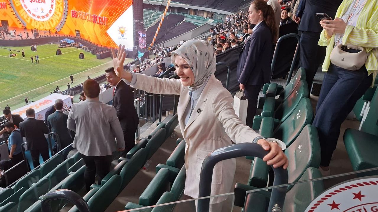 Aile ve Sosyal Hizmetler Bakanı Göktaş Stadyumda