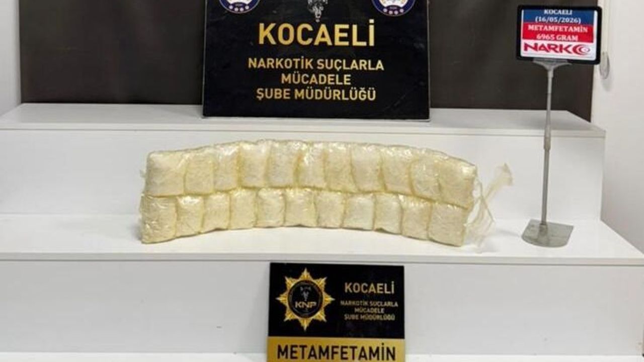 Vücutlarına 7 Kilo Metamfetamin Saran 2 Şahıs İzmit'te Tutuklandı
