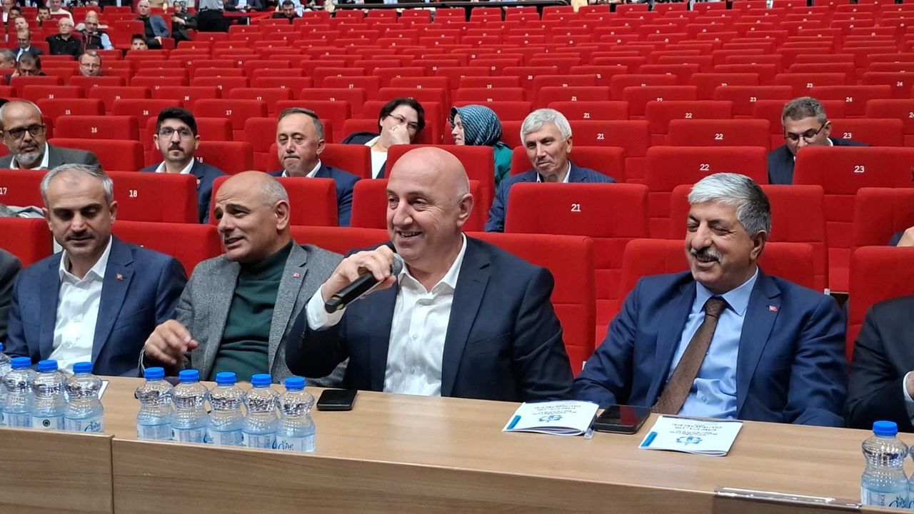 Kocaeli Büyükşehir Meclisi'nde Başkanlar Geçmişteki 'Komik' Meclis Kararlarını Anlattı!