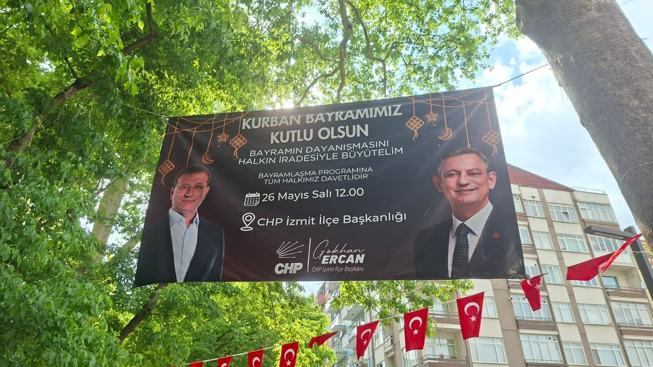 İzmit'ten Ankara'ya Afişli Rest:Kılıçdaroğlu'nu Tanımıyoruz, Bizim Liderimiz Özgür Özel!