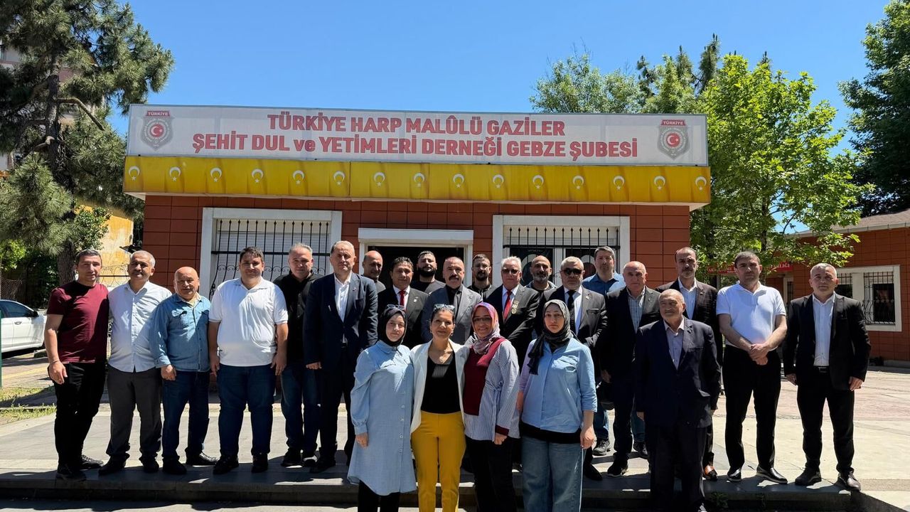 MHP Dilovası Teşkilatı Bayramda Şehit Aileleri ve Gazileri Yalnız Bırakmadı