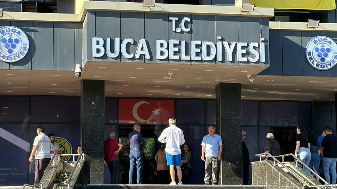 İzmir Buca Belediyesi’ne Şafak Operasyonu