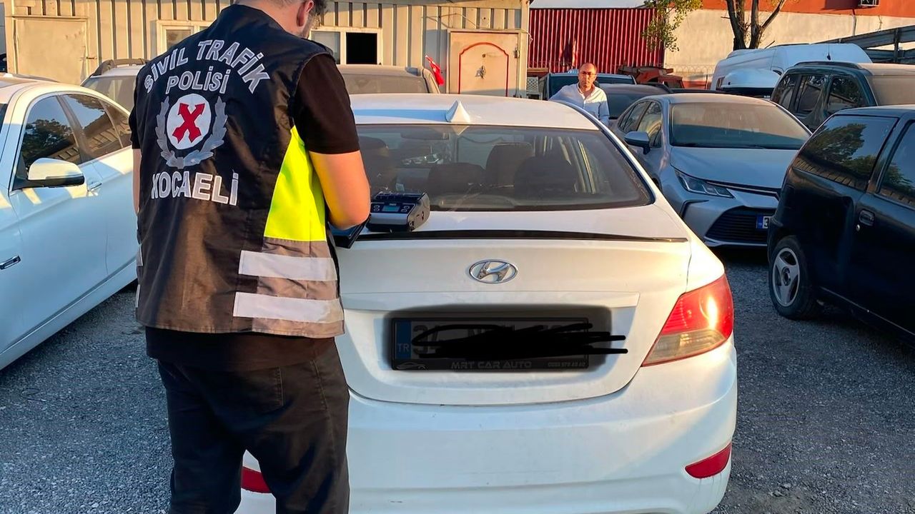 Kocaeli'de Korsan Taşımacılığa Ağır Darbe: Sürücüye ve Yolcuya Rekor Ceza