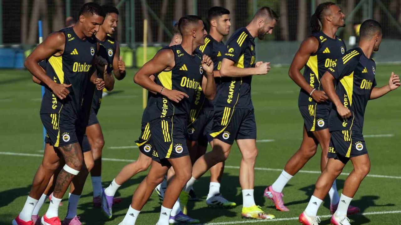 Fenerbahçe, Avusturya'da yapacağı kampta 3 hazırlık maçı oynayacak