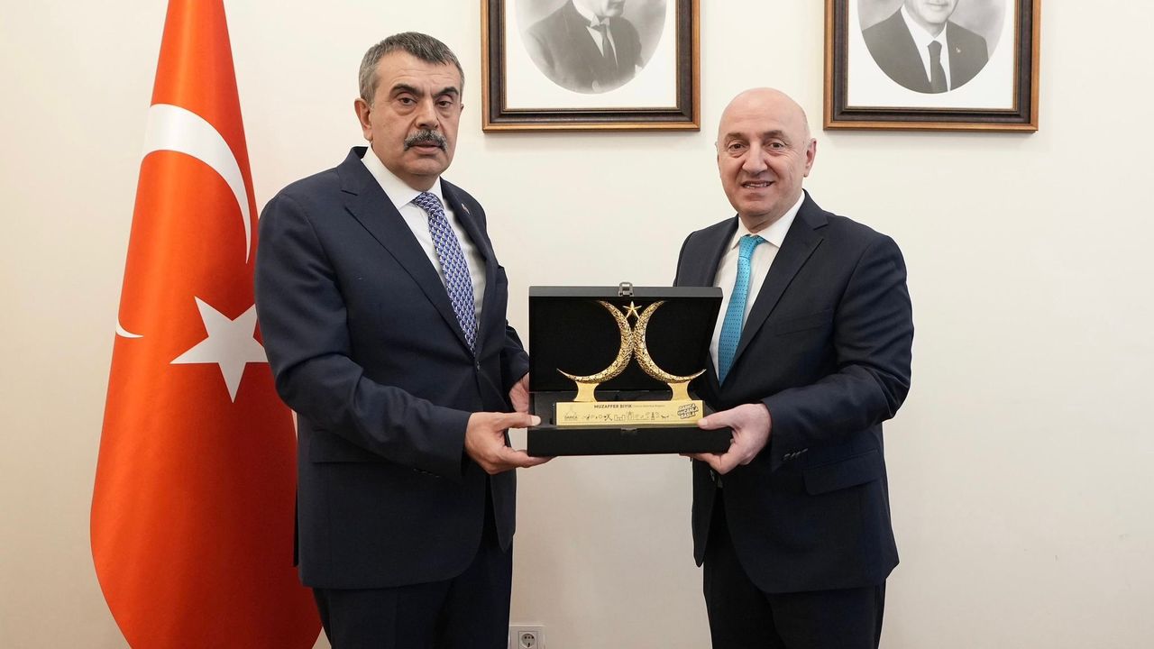 Darıca'ya Dev Eğitim Müjdesi! Başkan Bıyık Ankara'dan 128 Derslik ve Turizm Kampüsüyle Döndü