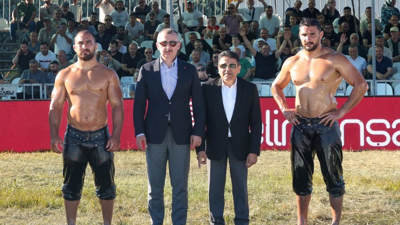 18. Sekapark Altın Kemer Yağlı Güreşleri'nde Şampiyon Feyzullah Aktürk! Başkan Büyükakın'dan Tebrik