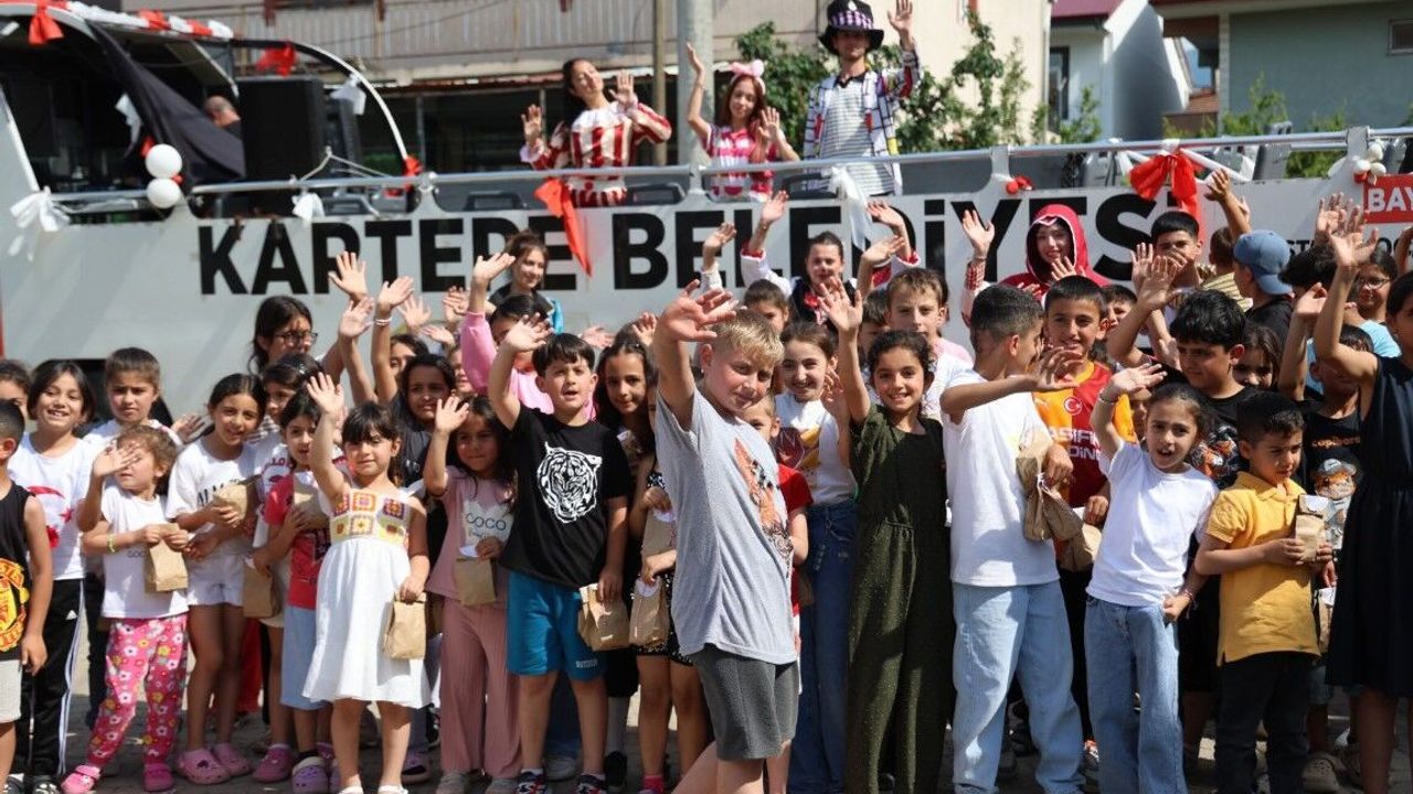 Kartepe’de Unutulmaz Kurban Bayramı: Şenlik Otobüsü Tüm Mahalleleri Gezerek Neşe Dağıttı