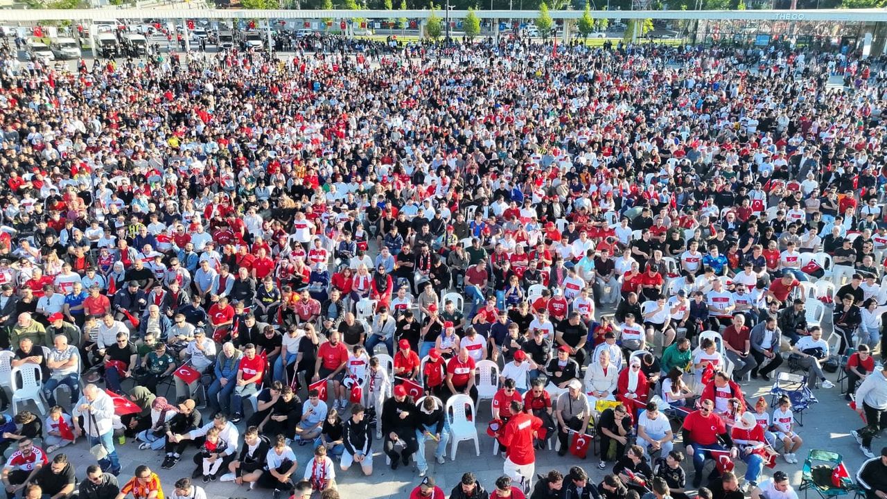 İzmit'te Binlerce Kişi Tek Yürek Oldu