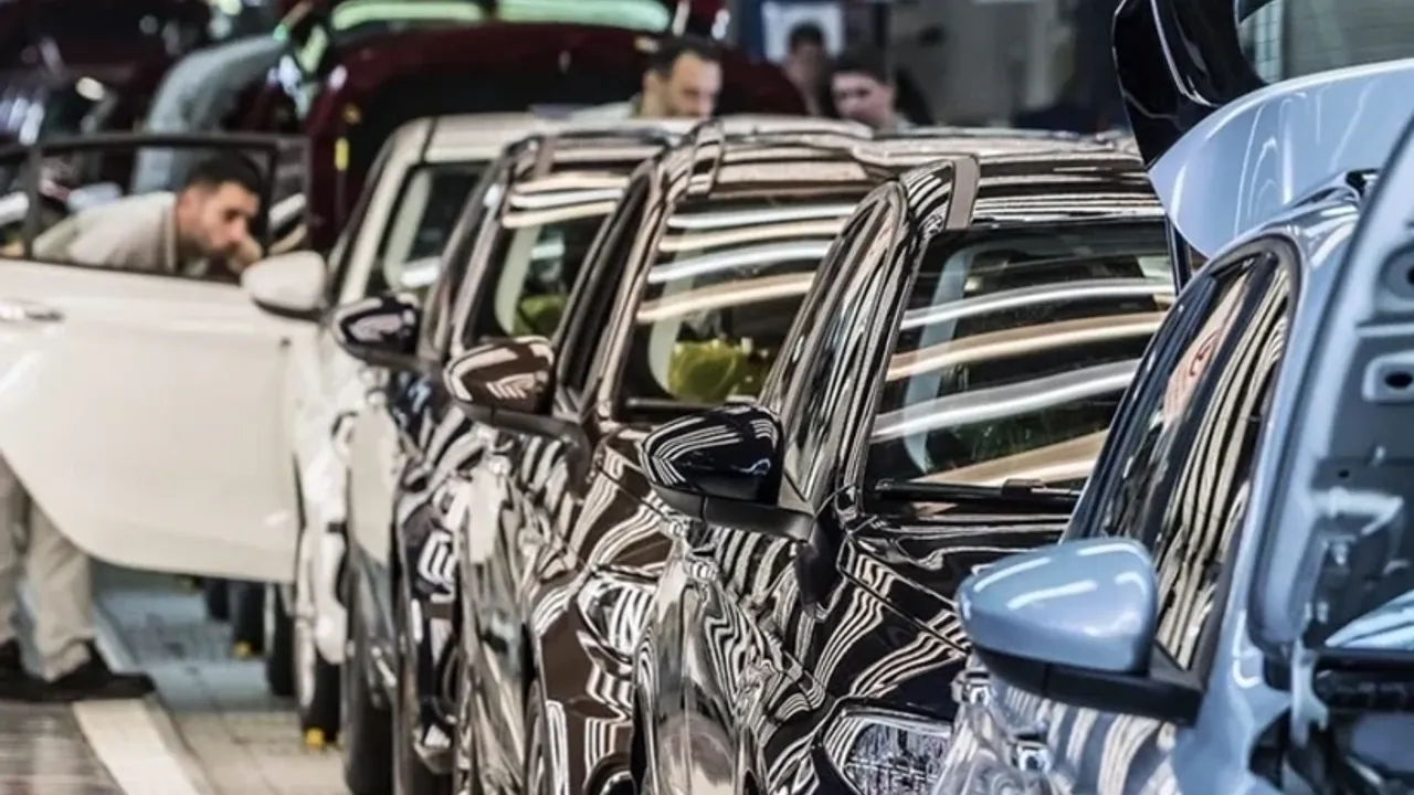Manuel araçlar tarih oluyor! Türkiye'de en çok satılan otomobiller belli oldu