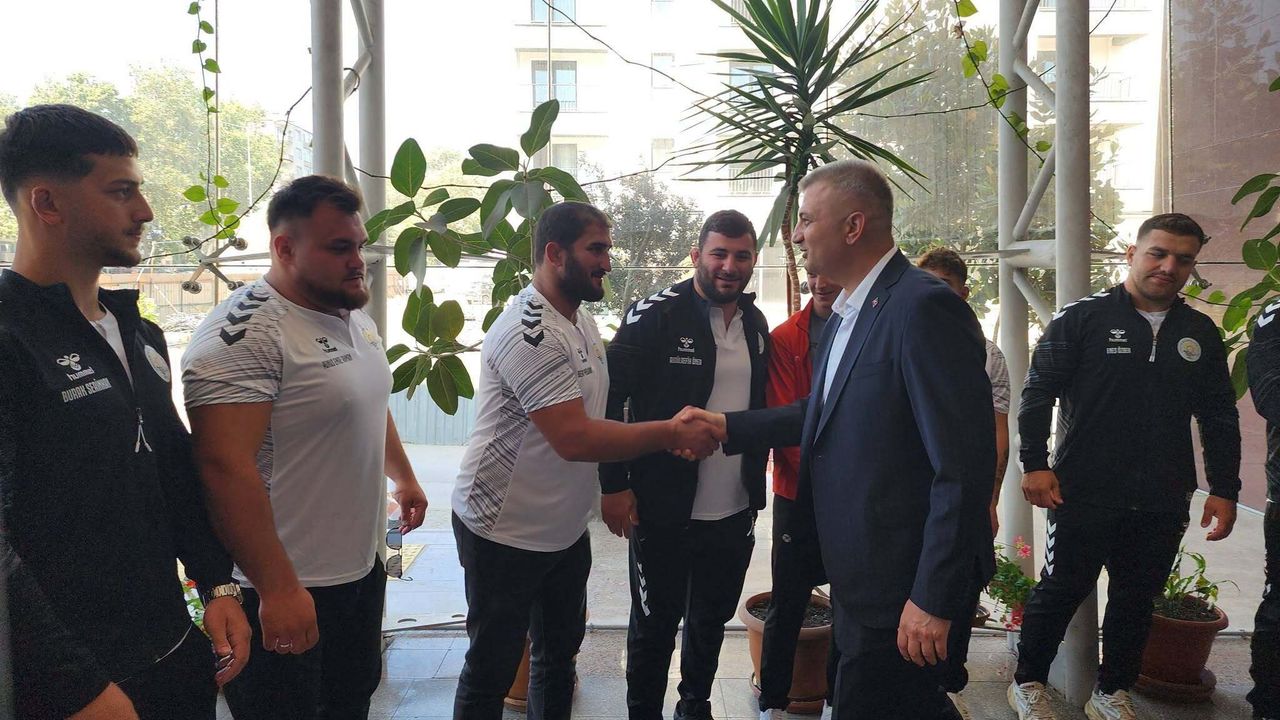 Gölcük Belediyespor Kırkpınar yolunda: Ali Yıldırım Sezer'den pehlivanlara tam destek