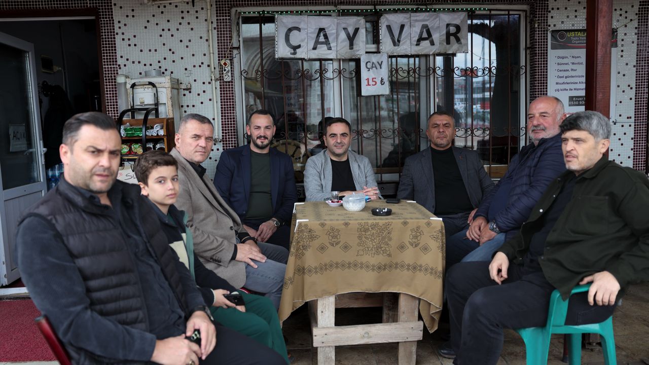 Başiskele'de Özlü'den Çay Sohbeti