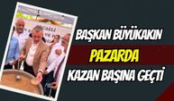 Büyükakın Pazarda Kazan Başına Geçti: Aşure Dağıtımına Vatandaş Akın Etti
