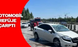 OTOMOBİL REFÜJE ÇARPTI