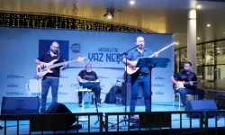 İzmit Milli İrade Meydanı’nda “Rockabesk” konseri