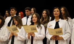 Geleceğin Hekimleri Yemin Etti: İzmir Ekonomi’de Duygu Dolu Anlar