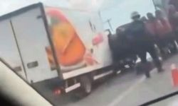 D-100’de Feci Kaza :  İki Kişi Araçta Sıkıştı