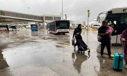 İstanbul’da sağanak hayatı aksattı: Sabiha Gökçen’de su birikintileri yolcuları zorladı