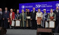 Sakarya'da yarım asırlık süpürge ustasına ahilik beratı