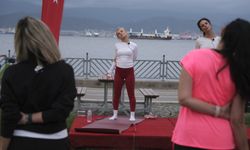 İzmit’te sağlıklı yaşam için yoga buluşması gerçekleştirildi