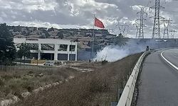 Kuzey Marmara Otoyolu kenarında bir şahıs çöplerini yaktı