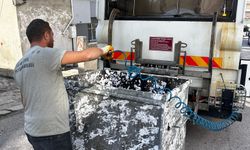 Çöp Konteynerleri Düzenli Olarak Dezenfekte Ediliyor