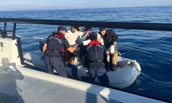 İzmir açıklarında iki ayrı operasyon: 44 düzensiz göçmen yakalandı