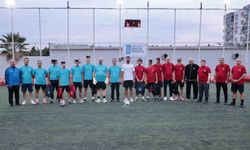 Menemen’de anlamlı buluşma: Protokol ile gençler dostluk maçında karşılaştı