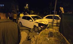 Ankara’da korkutan kaza: İki otomobil kafa kafaya çarpıştı, 2 yaralı