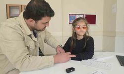 Görme engelli Defne azmiyle ilham verdi: Braille alfabesini öğrenip fark yarattı