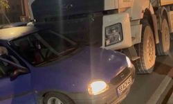 Sivas’ta kamyon otomobile çarptı: 1 kişi yaralandı, kaza anı kamerada