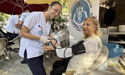İzmirli lise öğrencilerinden örnek proje: Parklarda tansiyon ve şeker ölçtüler