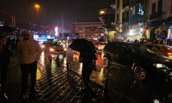 İstanbul’da Sağanak Yağış Hayatı Olumsuz Etkiledi