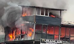 Kocaeli’de 2 katlı emlak ofisi küle döndü
