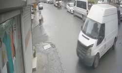 Freni boşalan minibüs dükkana daldı! Genç kız saniyelerle kurtuldu