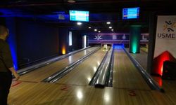 Gazeteciler piste çıktı! Basın bowling turnuvası nefes kesti