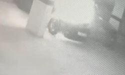 Park halindeki otomobil yanarak hurdaya döndü