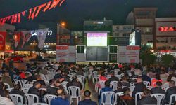 Galatasaray coşkusu Esenyurt’u salladı! Cumhuriyet Meydanı tıklım tıklımdı