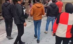 Esenyurt’ta sokak ortasında kavga: Araç hasarı tartışmayı alevlendirdi