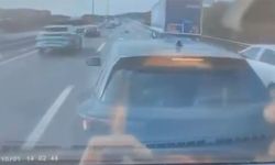 Kamyon motosiklete, mikser önündeki araçlara çarptı