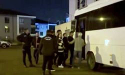 Karasu’da sokak ortasında silahlı saldırı: 5 kişi tutuklandı, 4’ü adli kontrolle serbest