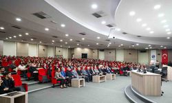 Sakarya Valisi öğrencilerle buluştu: Kamu hizmetinde 30 yıllık tecrübe paylaşıldı