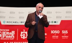 Nurullah Genç’ten Kocaeli Kitap Fuarı’nda Unutulmaz Söyleşi: “Bir Taş Attılar, Dünya Yerinden Oynadı”
