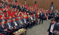CHP Kocaeli İl Kongresinde Dikkat Çeken Detay: Hürriyet Protokolde Kenarda Oturdu