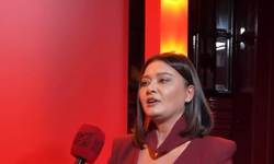 49 yaşındaki Nurgül Yeşilçay ödül töreninde büyüledi: Sosyal medyada yorum yağdı