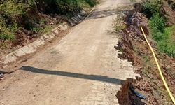 Köyde yangın çıksa itfaiye geçemez! Gölcük Mamuriye’de yol çöktü