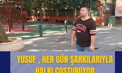 İzmit’in Neşe Kaynağı Yusuf, Her Gün Şarkılarıyla Halkı Coşturuyor