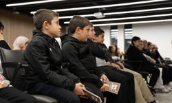 Çocuk Kitap Yazarlarından Uyarı: “Çocukları Prizden Çekin”
